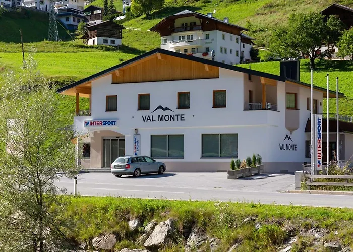 Val Monte Apartmanhotel 3*